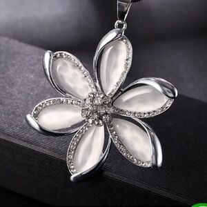 SOLD-Rhinestone Flower Necklace-(G) SOLD